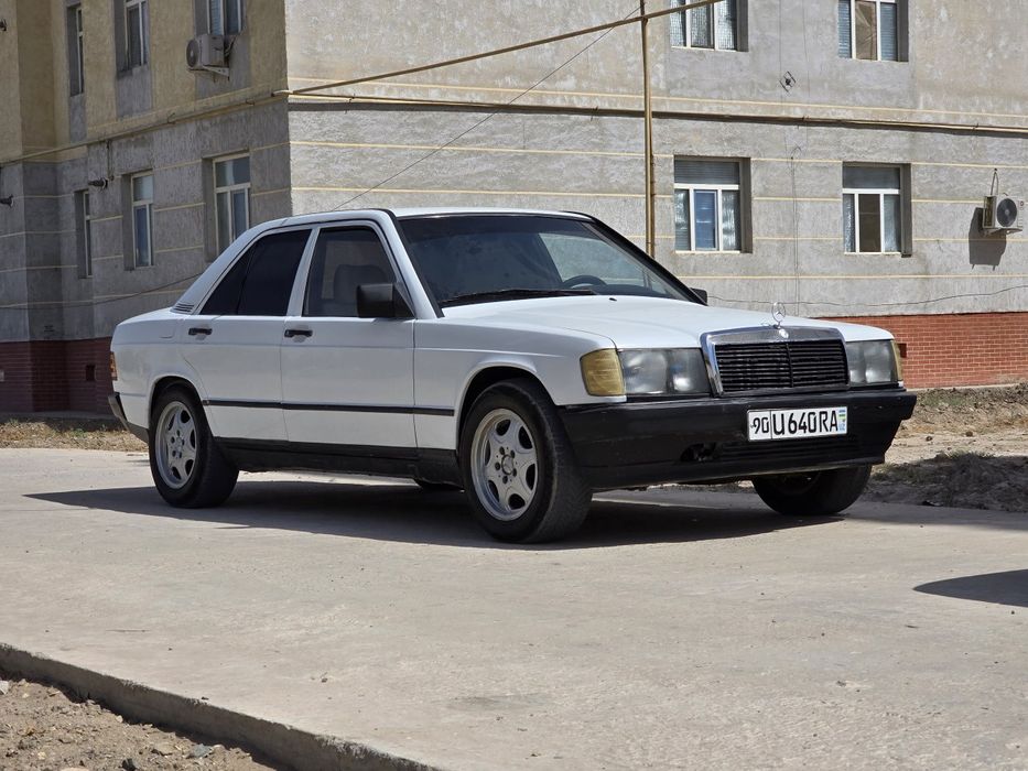 Mercedes Benz sotiladi tel qiling kelishib beriladi