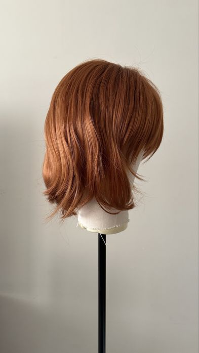 Къса обемна рижава перука