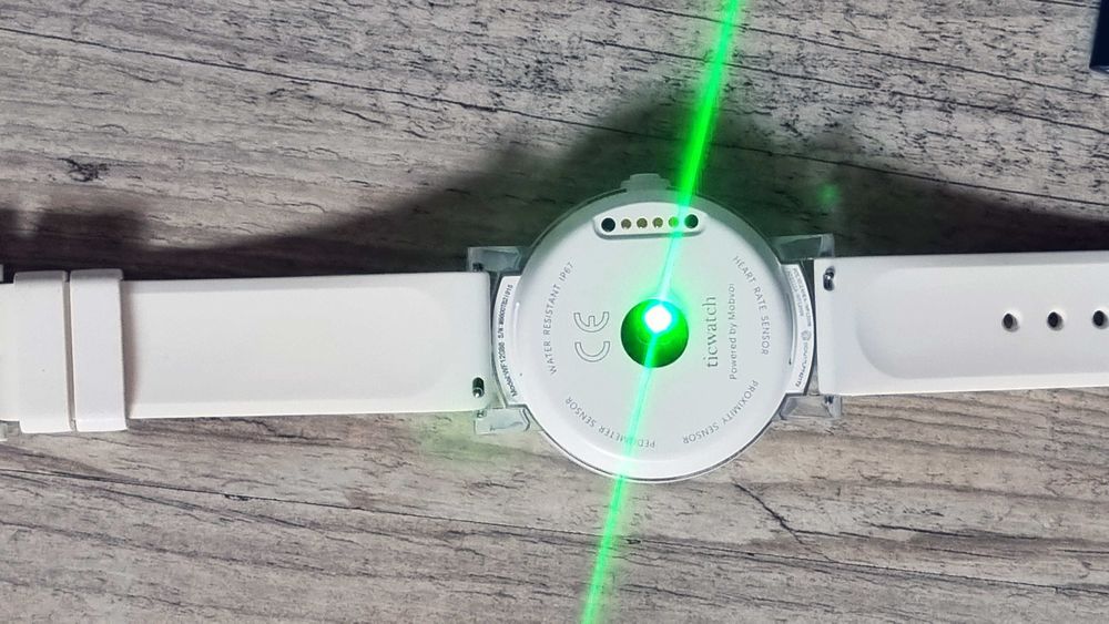 Smartwatch Ticwatch E Dama + Casti Realme Air 3 + Y39 Fitness Tracker