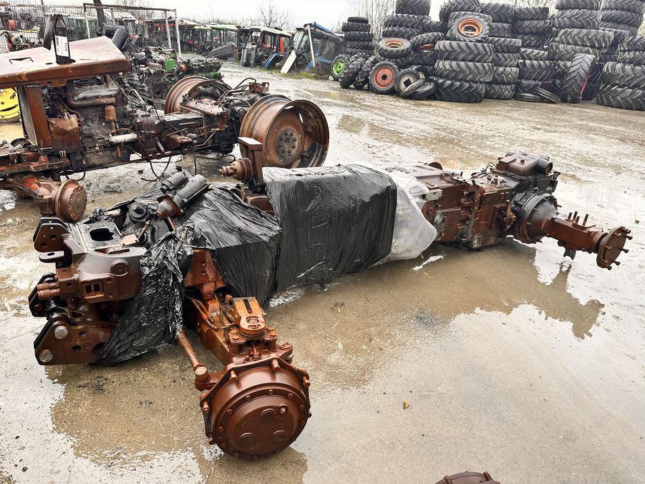 Dezmembrez New Holland T6.180