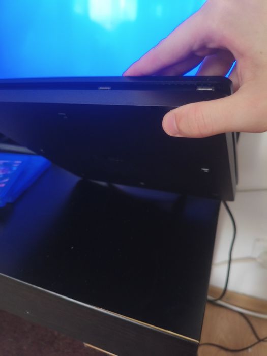 PS4 +  Gta 5 +  God of War 2018 + 3 Controllere PRET NENEGOCIABIL !