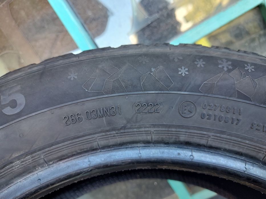 Продавам 2 зимни гуми 205/60/16 Semperit