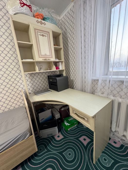 Продам кровати, шкаф, стол