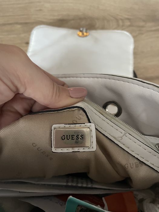 Vand ghiozdanel Guess original
