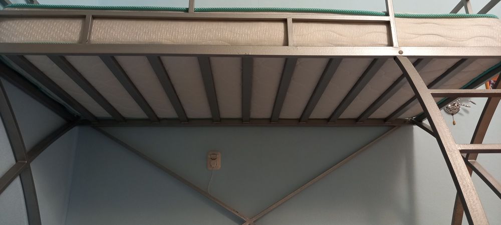 Двухъярусная кровать