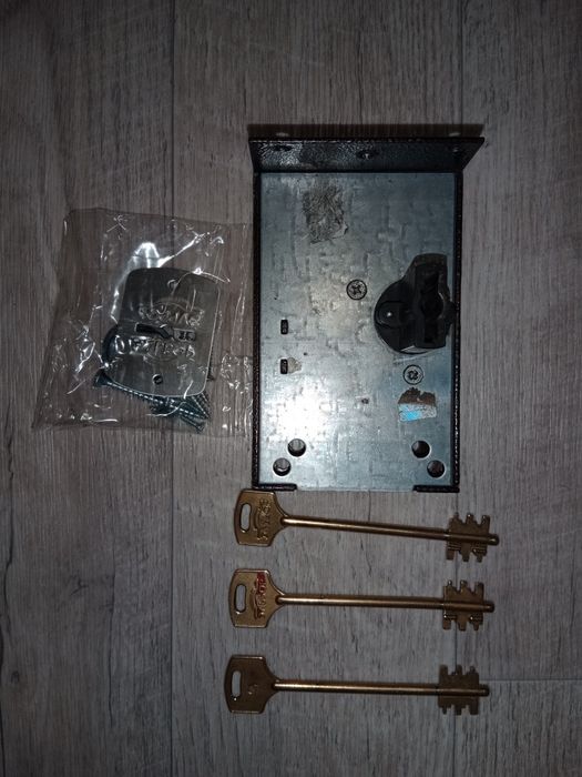 Продам дверной замок Эльбор,