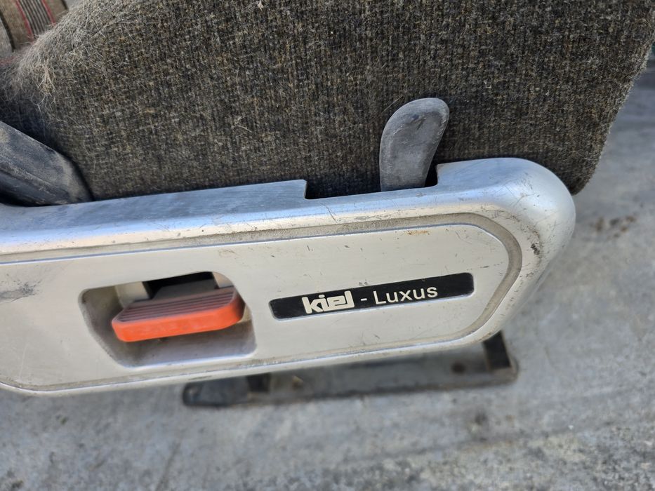 Регулируеми седалки за пътнически бус