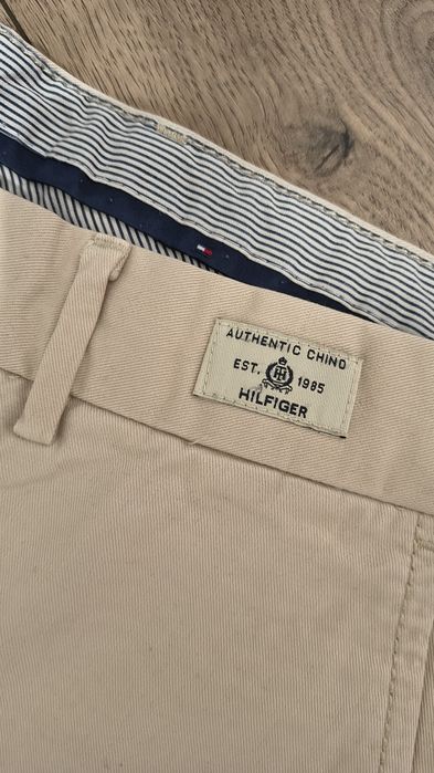 Pantaloni Tommy Hilfiger crem
