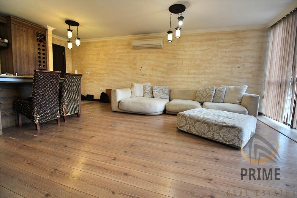 Дава се под наем Двустаен апартамент в Бургас, Център - 100 кв.м за 700 € - Снимка #3