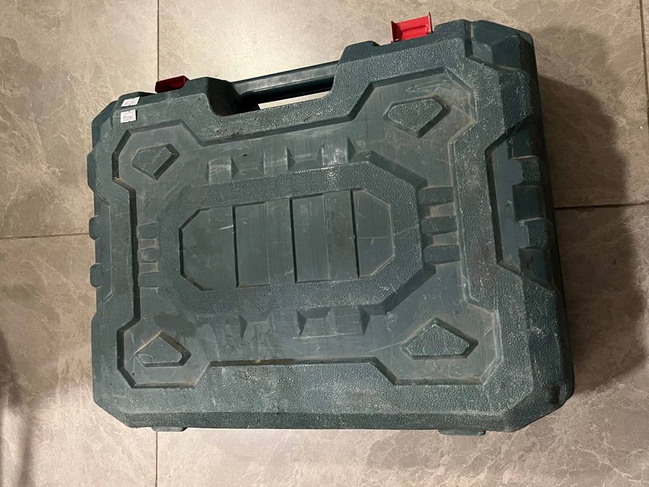 Перфоратор в кейсе