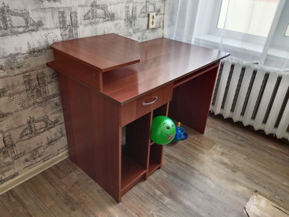 Продам стол компьютерный