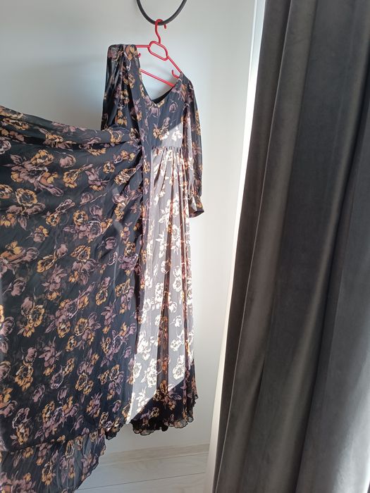 Vând rochie superbă