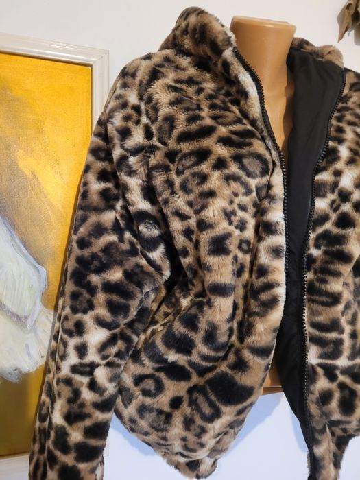 Haina blana cu glugă damă imprimeu tigrat