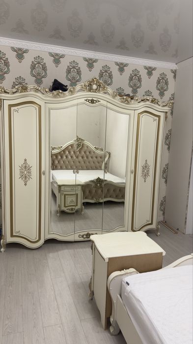 Продам спальный гарнитур