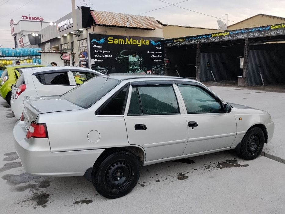 Nexia 2 sotiladi 2009 yil 30 mln 
2009 yil
Rangi Stalnoy
Polni