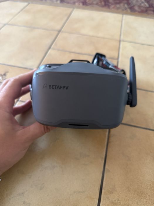 BetaFPV VR04 Analog FPV goggles