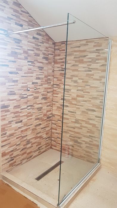 Balustradă din sticlă securizată fără stilpi