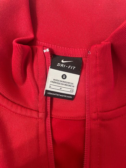 Зипка Найк, Nike