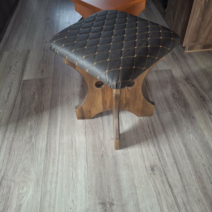 Табуретка-малко столче без облегалка