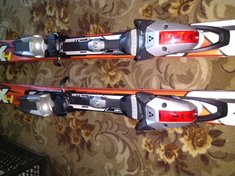 Екипировка за ски. Ски обувки, каски и Ски