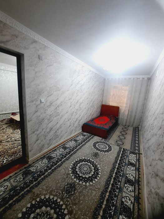 Урганч шахар шарк бозор ёнида 2хонали квартира 3хона килинган сотилади