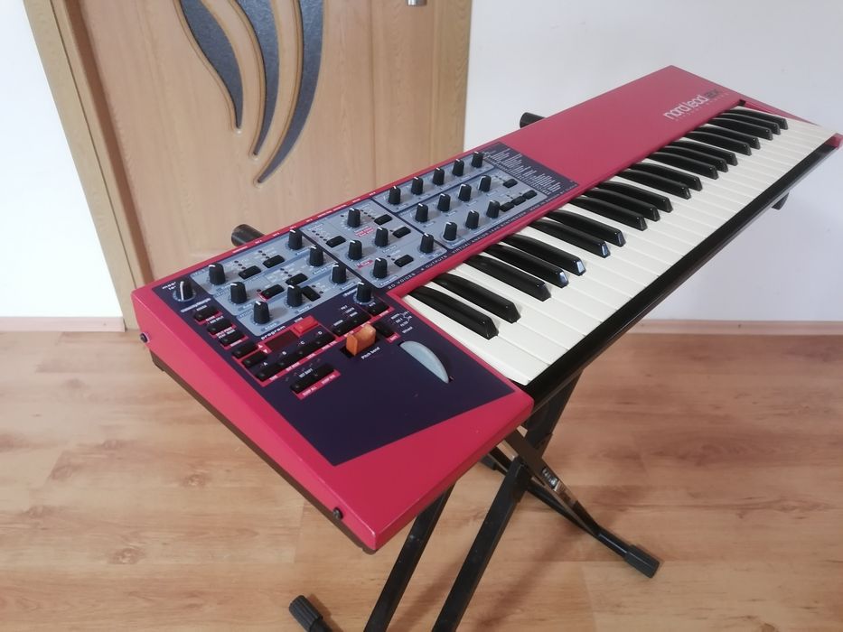 Nord Lead 2X virtual analog orga pian sintetizator