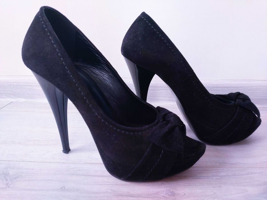 Обувки на висок ток