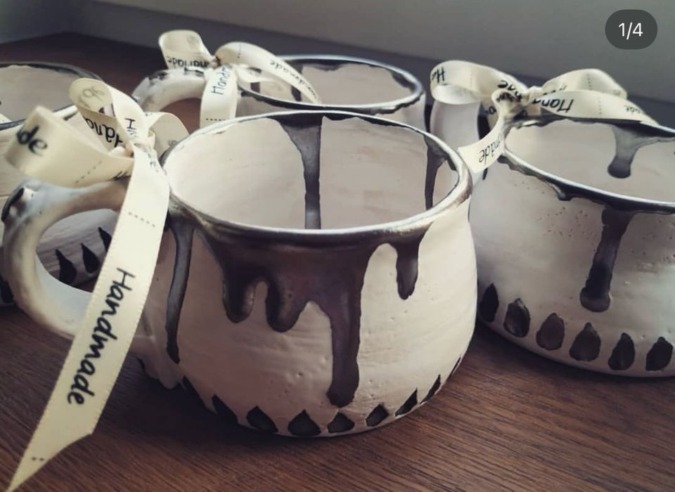 Set de 7 căni din ceramică, realizate manual (handmade).
