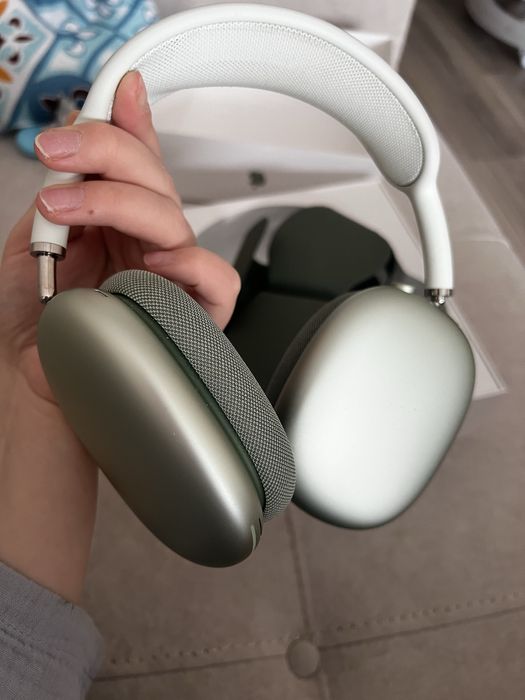 Продам наушники AirPods Max