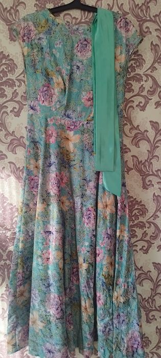 Продам вечерние платья