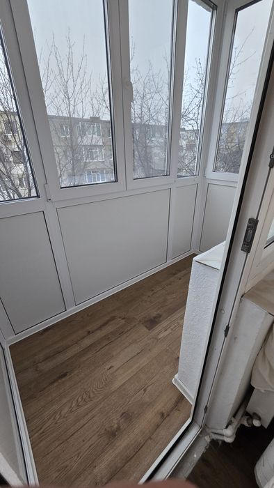 Vând apartament Km 4-5