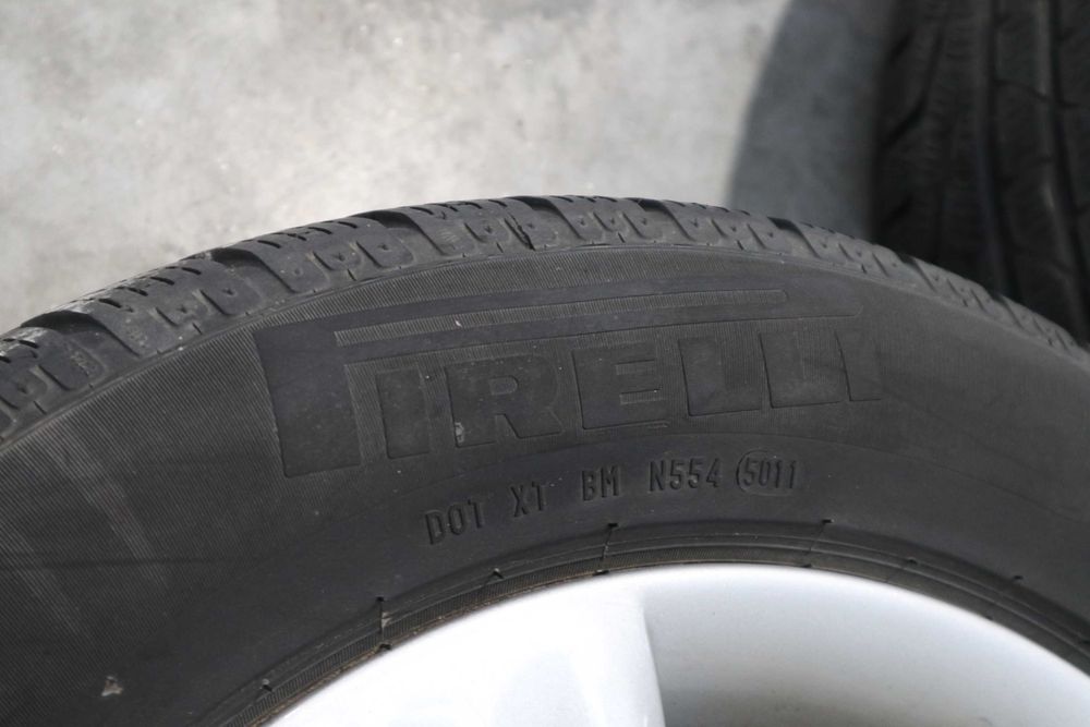 Джанти с гуми БМВ 16 цола style 391 F30 F31 F32 F36 с гуми Пирели