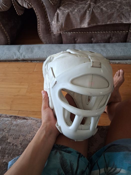 Продам шлем для карате