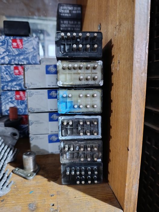 Реле бензонасоса на Мерседес