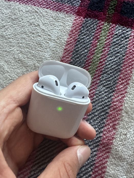 Apple AirPods  2