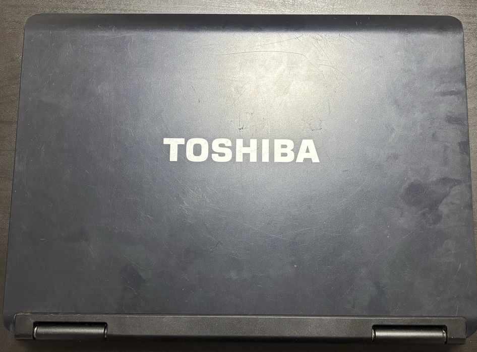 Продавам лаптоп Toshiba и iPad Air