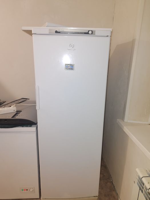 Продам морозильник INDESIT