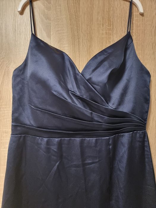 Сатенена тъмно синя дълга рокля