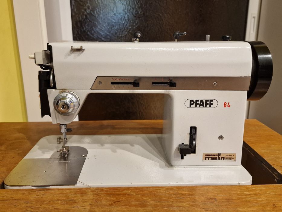 Mașină de cusut electrica Pfaff 84