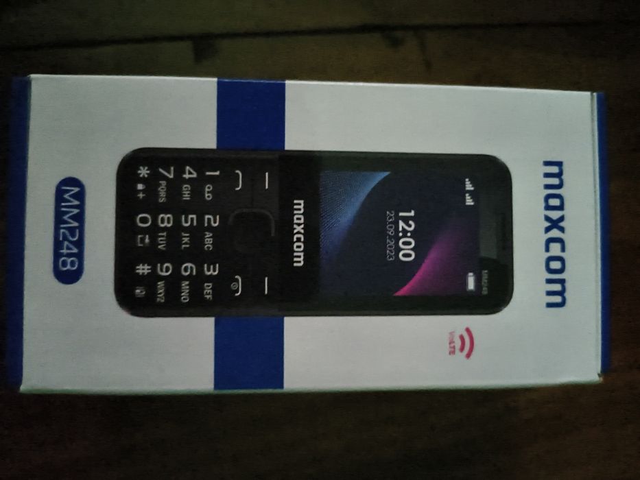 Vând telefon mobil maxcom mm248 cu butoane