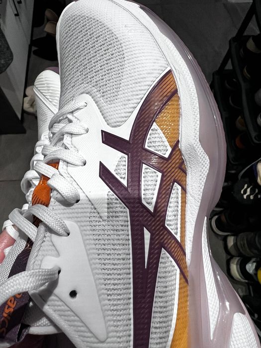 Нови маратонки ASICS дамски