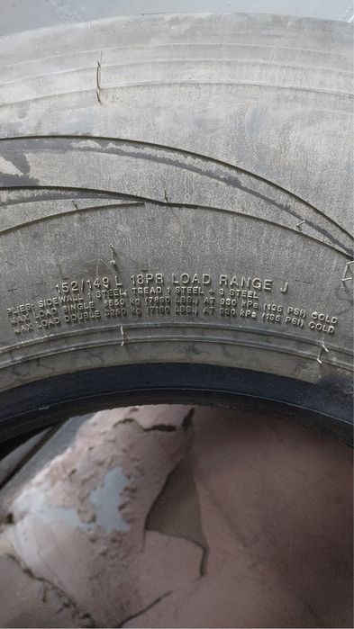 Шины грузовые 12R22.5 - 8 баллонов