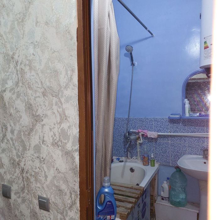 Уй сотилади.2-хонали.1-этаж.