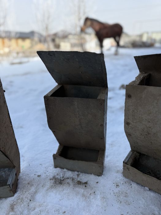 Бункерные кормушки для кроликов и птиц