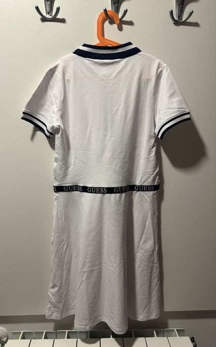 Детска спортна памучна рокля на Guess за момиче. Чисто нова