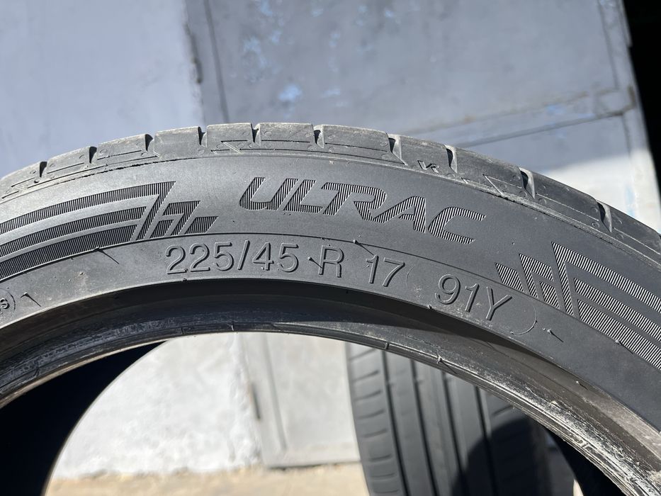 2 бр. летни гуми 225/45/17 Vredestein DOT 0423 4 mm