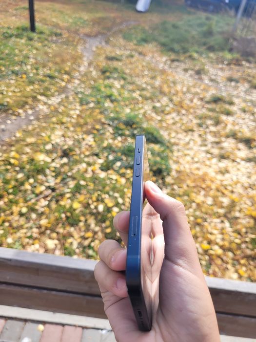 Продам iPhone 13