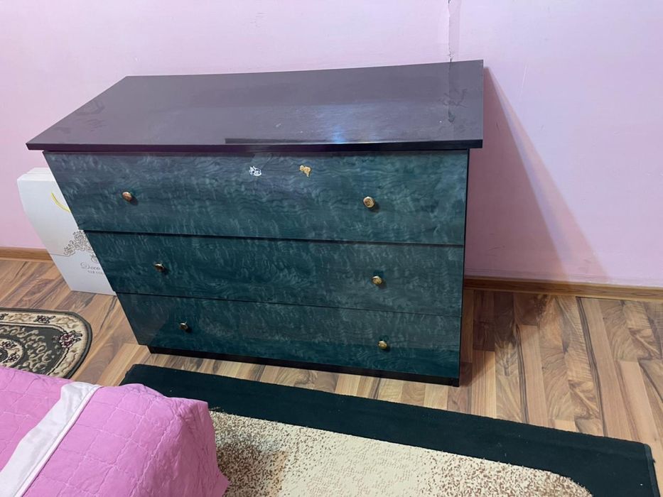 Продается спальный гарнитур