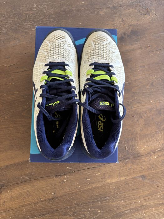 Продавам есеннии пролетни обувки asics