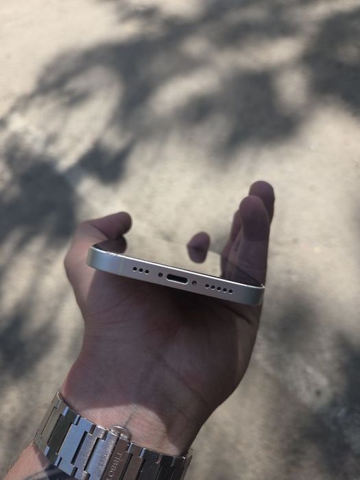 Iphone / 12 Белый